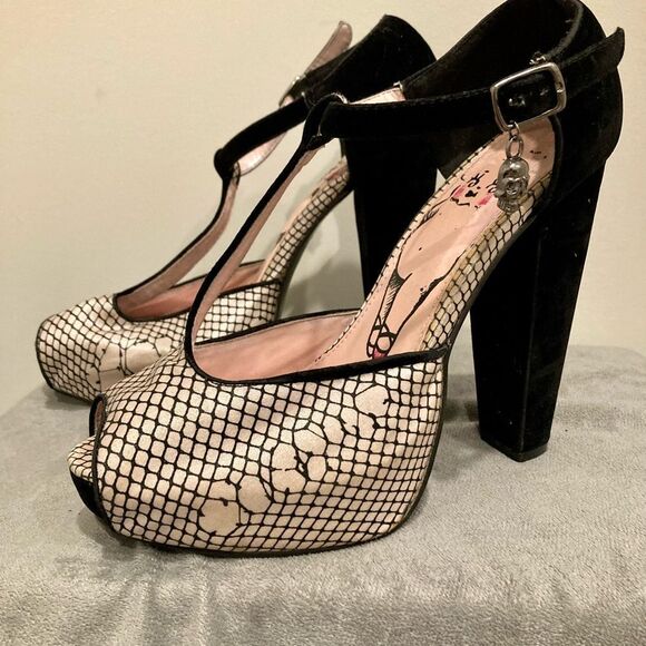 Iron Fist Caught Kewpie Killer Platform Heels - Picture 12 of 15